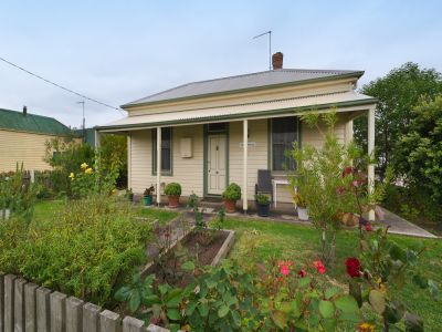 WELL LOCATED AND LOW MAINTENANCE HOME