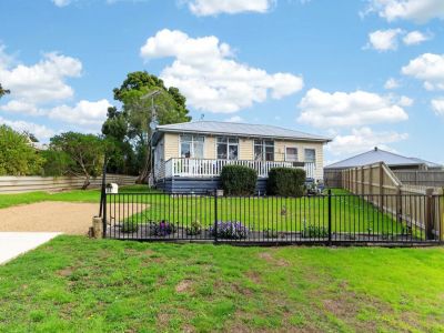 ENTRY LEVEL LIVING, CENTRAL & CONVENIENT!