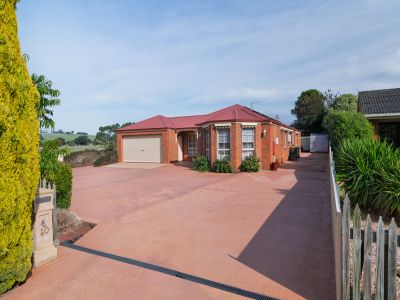 COMFORTABLE FAMILY LIVING WITH A COUNTRY FEEL.