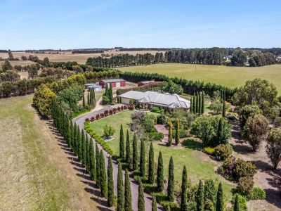 AN OUTSTANDING COUNTRY ESTATE