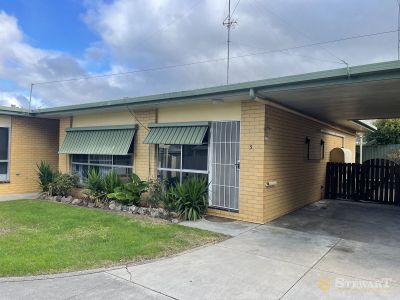 CONVENIENTLY LOCATED 2 BEDROOM UNIT