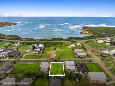 PREMIUM COASTAL ALLOTMENT ONLY 200M TO THE BEACH!