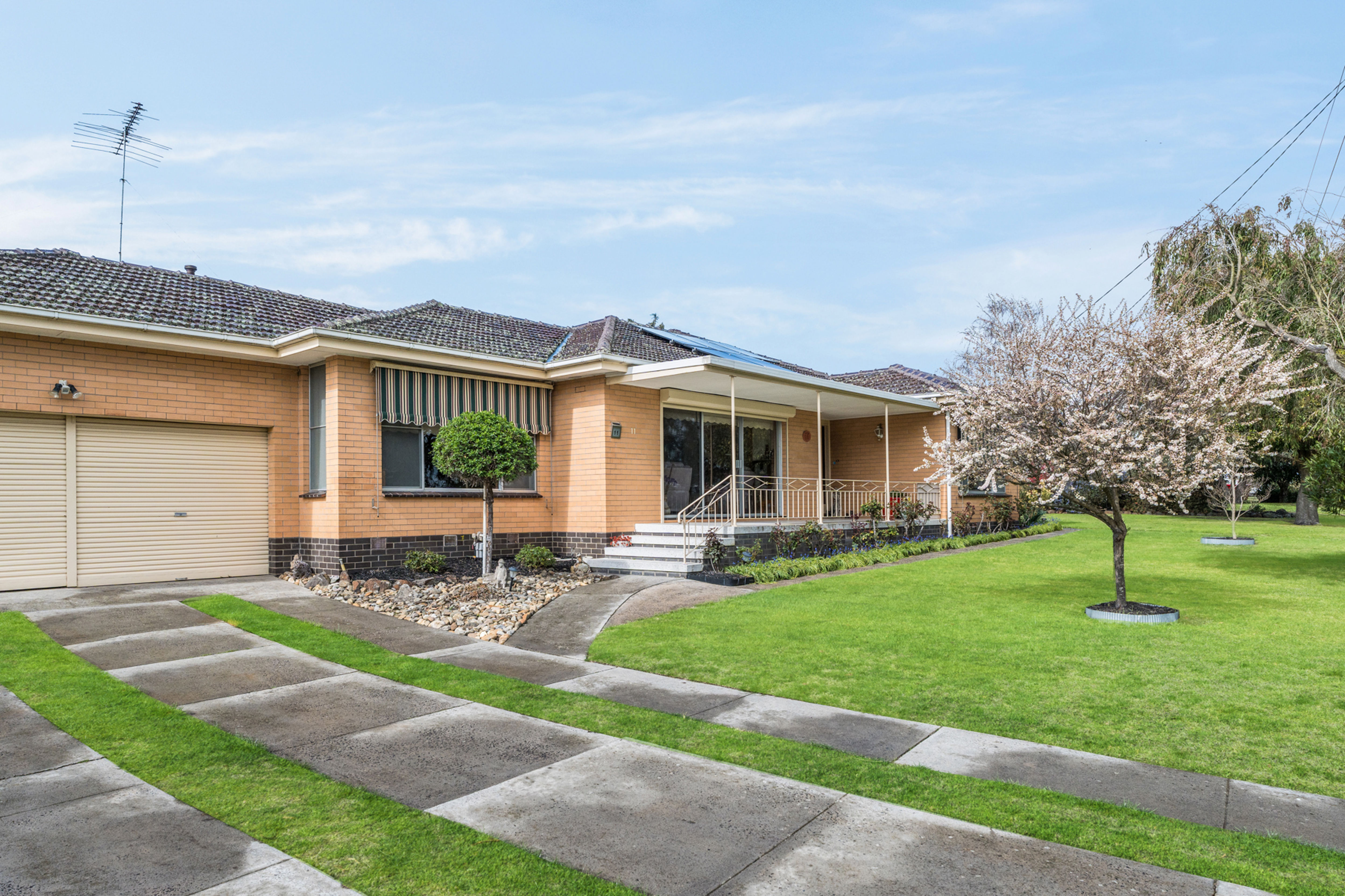 FAMILY HOME ON A LARGE CORNER BLOCK