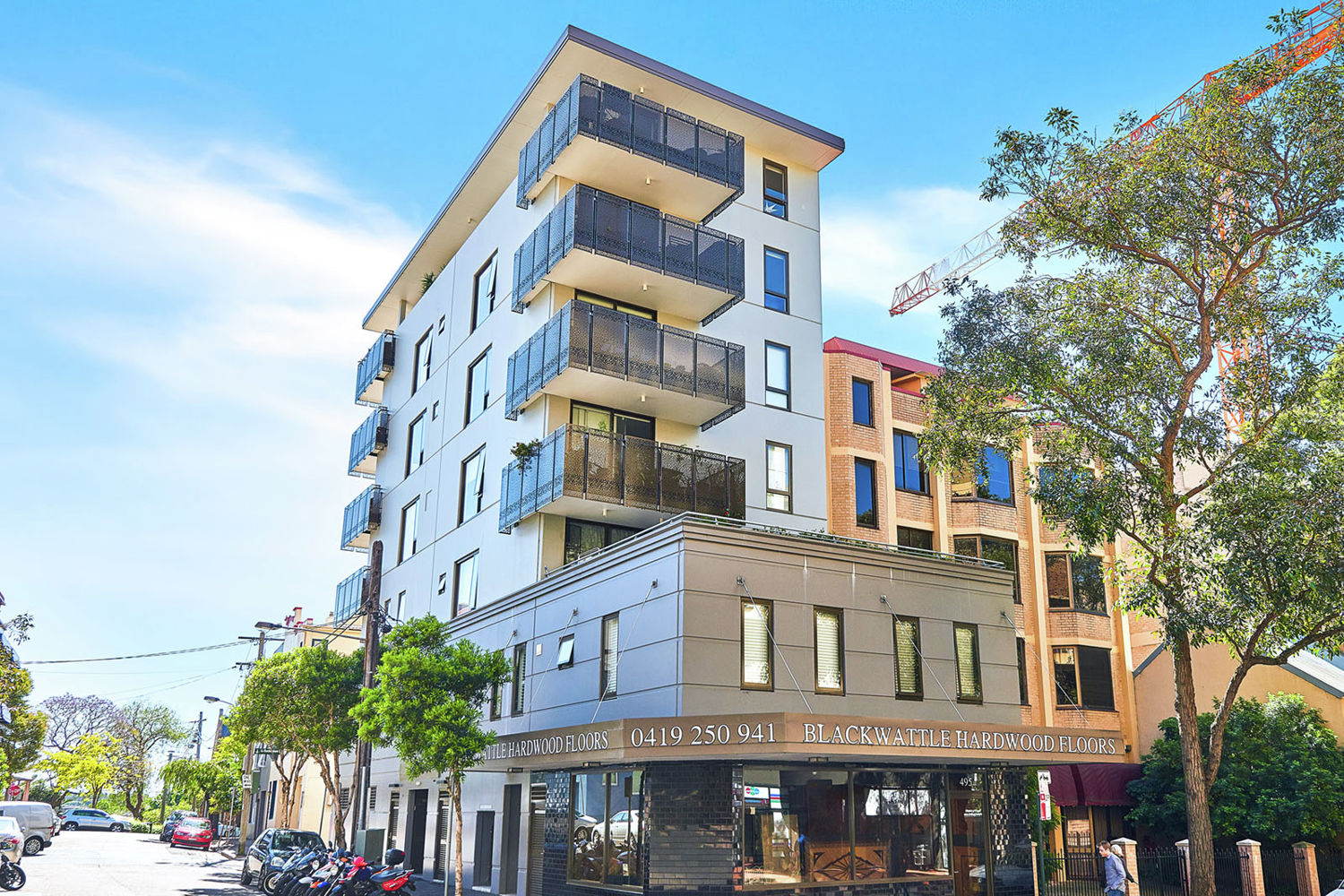 SOPHISTICATED, CONTEMPORARY 1 BEDROOM APARTMENT 