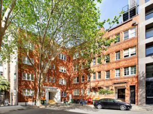 Property in Potts Point - $435pw