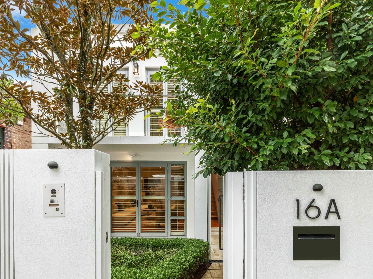 IMMACULATE FAMILY HOME WITH CITY VIEWS IN PREMIER LIFESTYLE SETTING